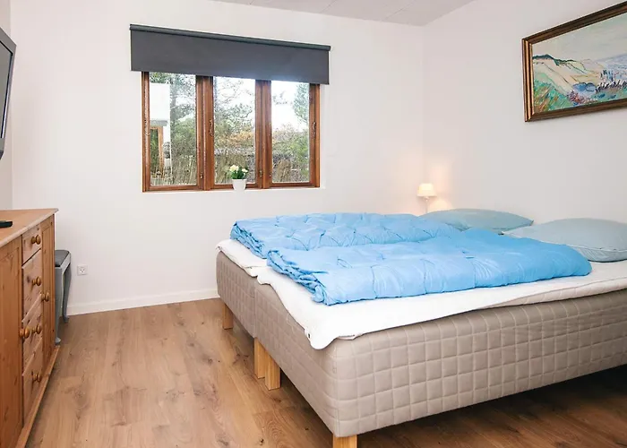 8 Person In Blavand-by Traum