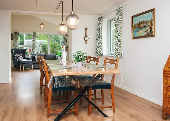 8 Person In Blavand-by Traum *